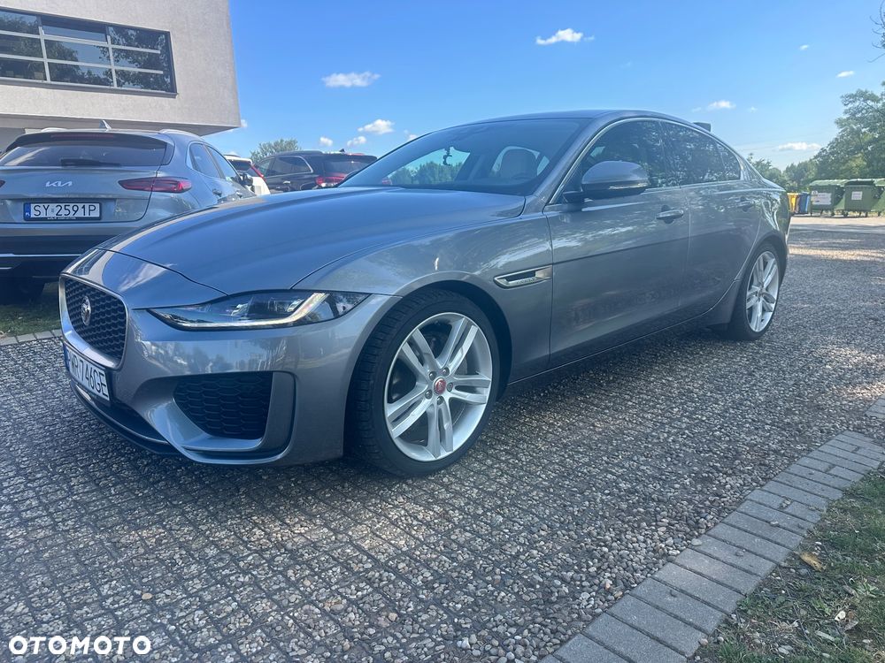 Jaguar XE 2.0 D180 R-Dynamic S - 29