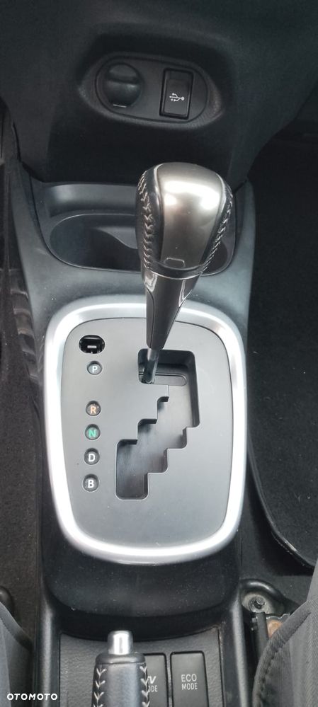 Toyota Yaris Hybrid 100 Terra - 13