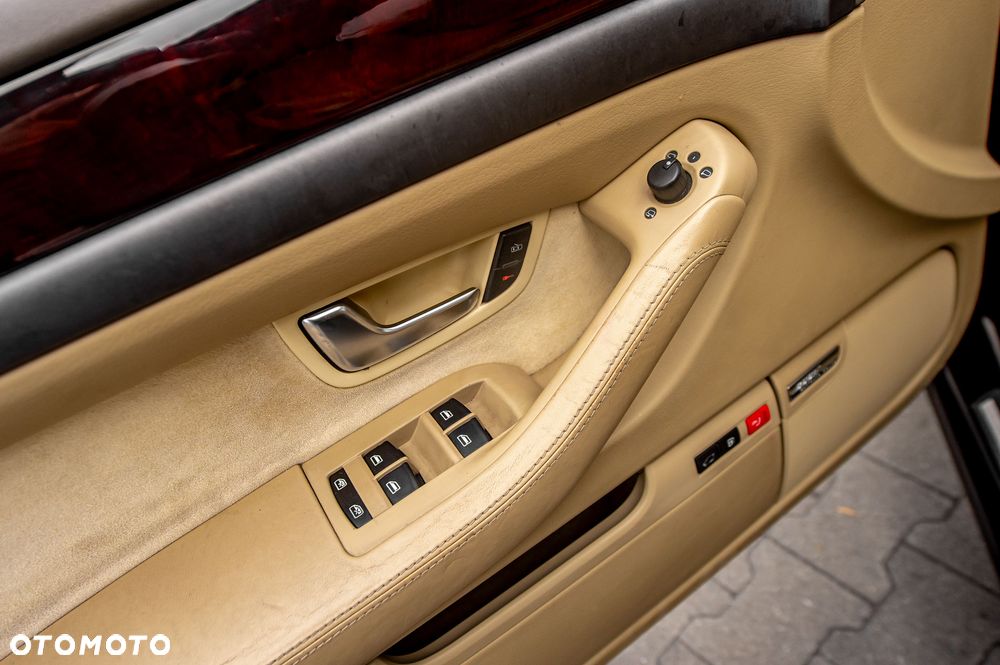 Audi A8 4.2 Quattro - 26