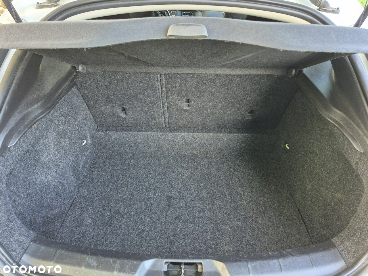 Volvo V40 - 16