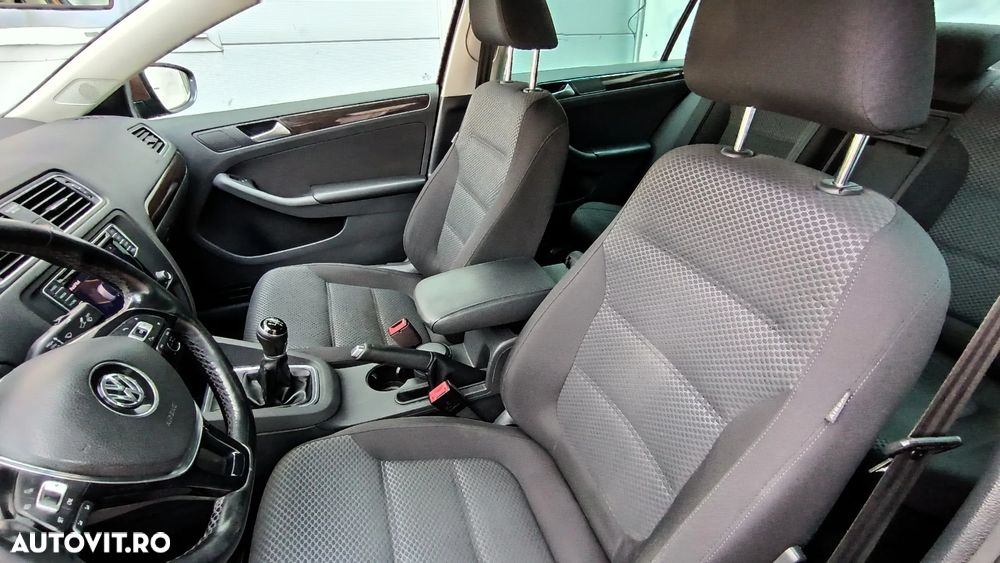 Volkswagen Jetta 2.0 TDI Comfortline - 11