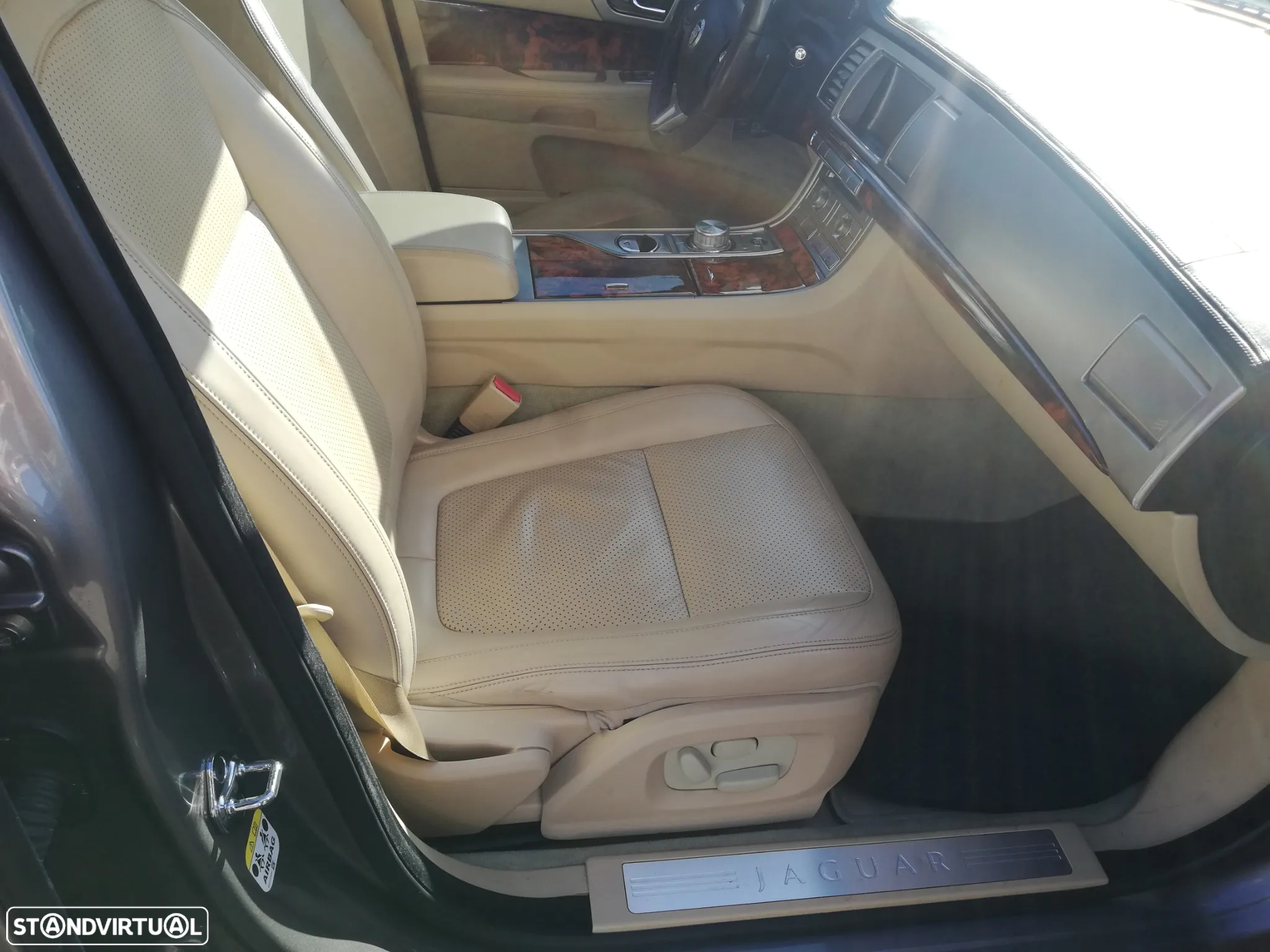 Jaguar XF 2.7 D V6 Premium Luxury - 9