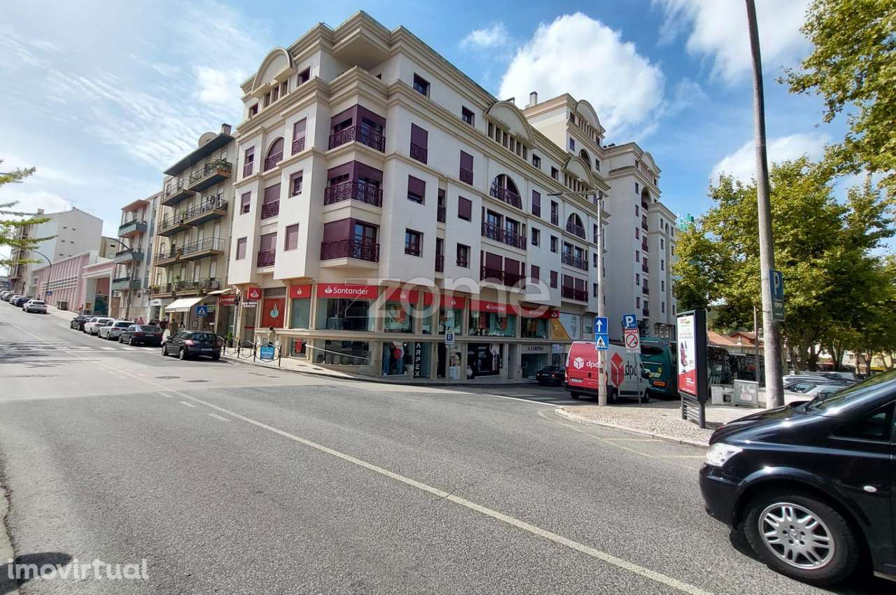 Baixa de Preço-Loja no Centro de Alcobaça para Investimento - Grande imagem: 5/22