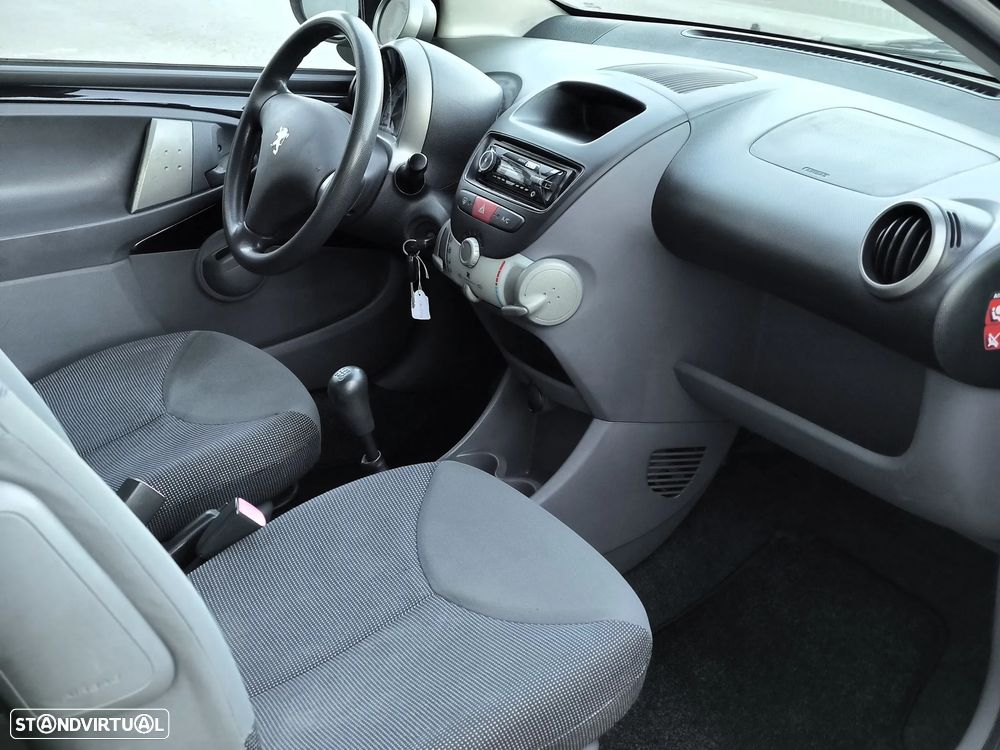 Peugeot 107 1.0 Urban - 10