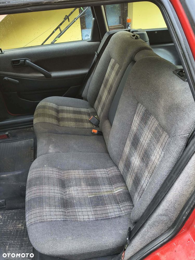 Volkswagen Passat 1.8 GL - 6