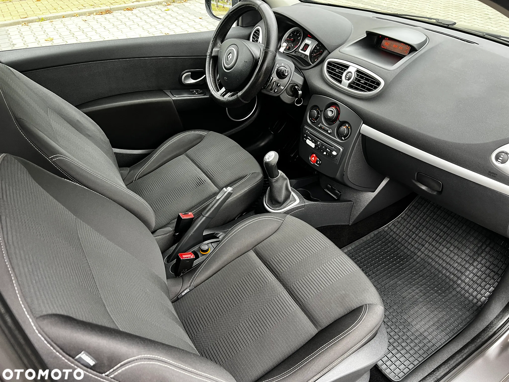 Renault Clio 1.2 16V 75 Dynamique - 13