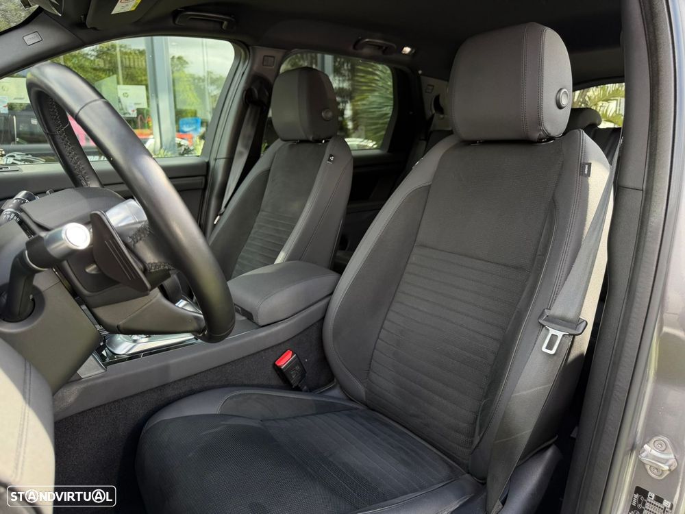 Land Rover Discovery Sport P300e Dynamic SE - 19
