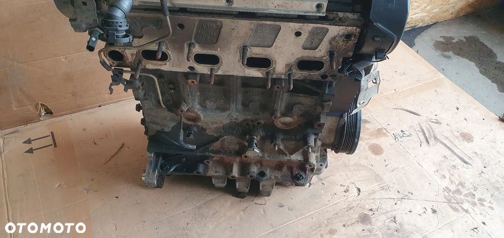 Silnik słupek blok silnika VW Caddy III 1.6 TDI CAYT - 8
