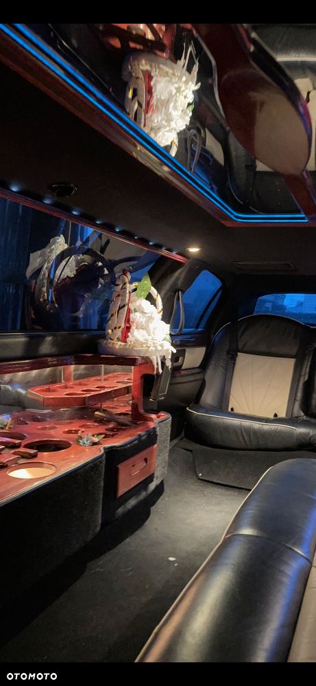 Lincoln Town Car - 7
