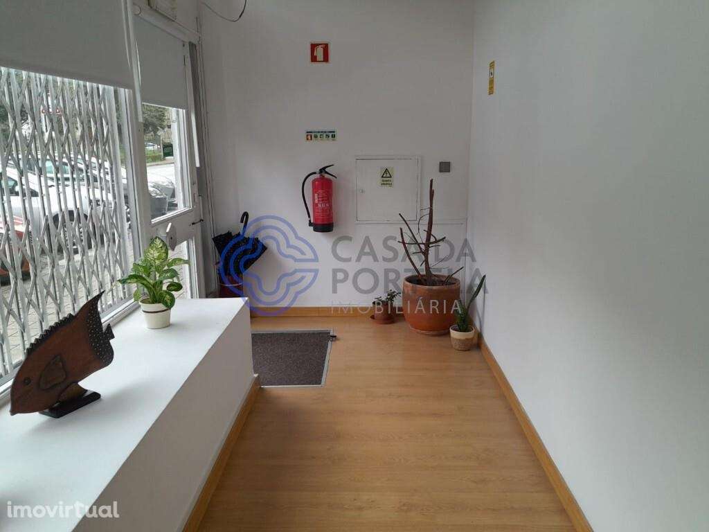 Loja Junto à Escola Filipa Vilhena - Covelo - Grande imagem: 2/29