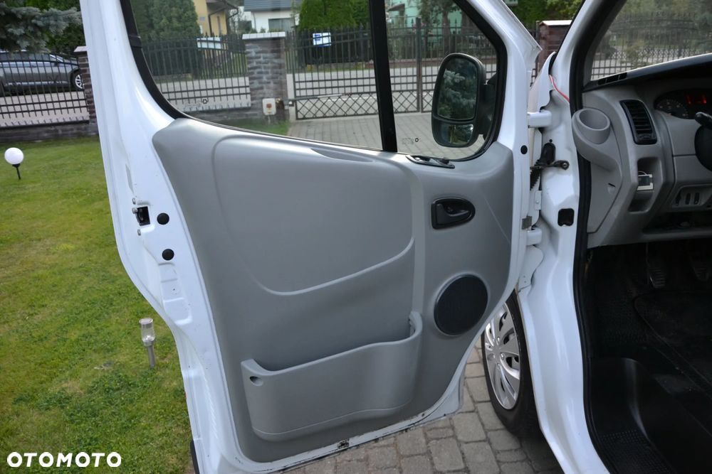 Opel Vivaro - 8