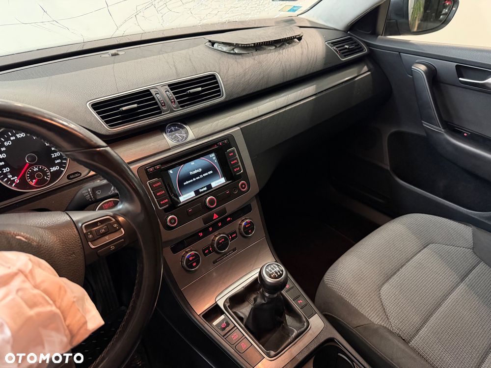 Volkswagen Passat 1.6 TDI BlueMotion Technology Comfortline - 14