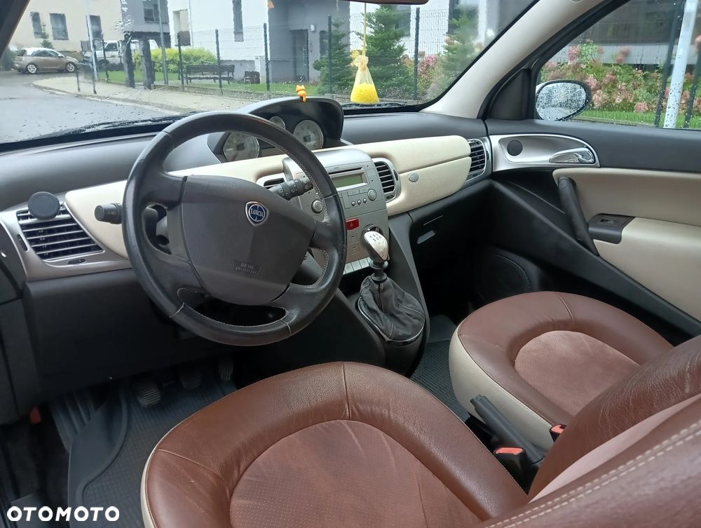 Lancia Ypsilon 1.4 8V Moda Milano (4 os.) - 24