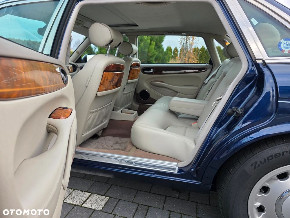 Jaguar Daimler 8 - 17