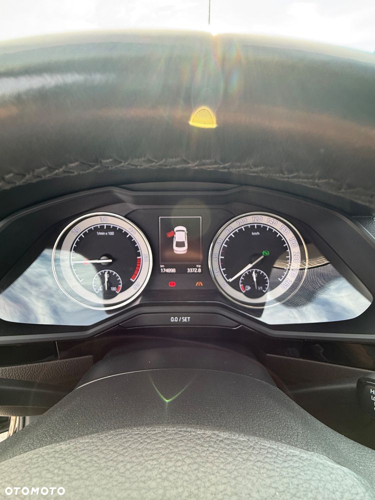 Skoda Superb 2.0 TDI 4x4 L&K DSG - 24
