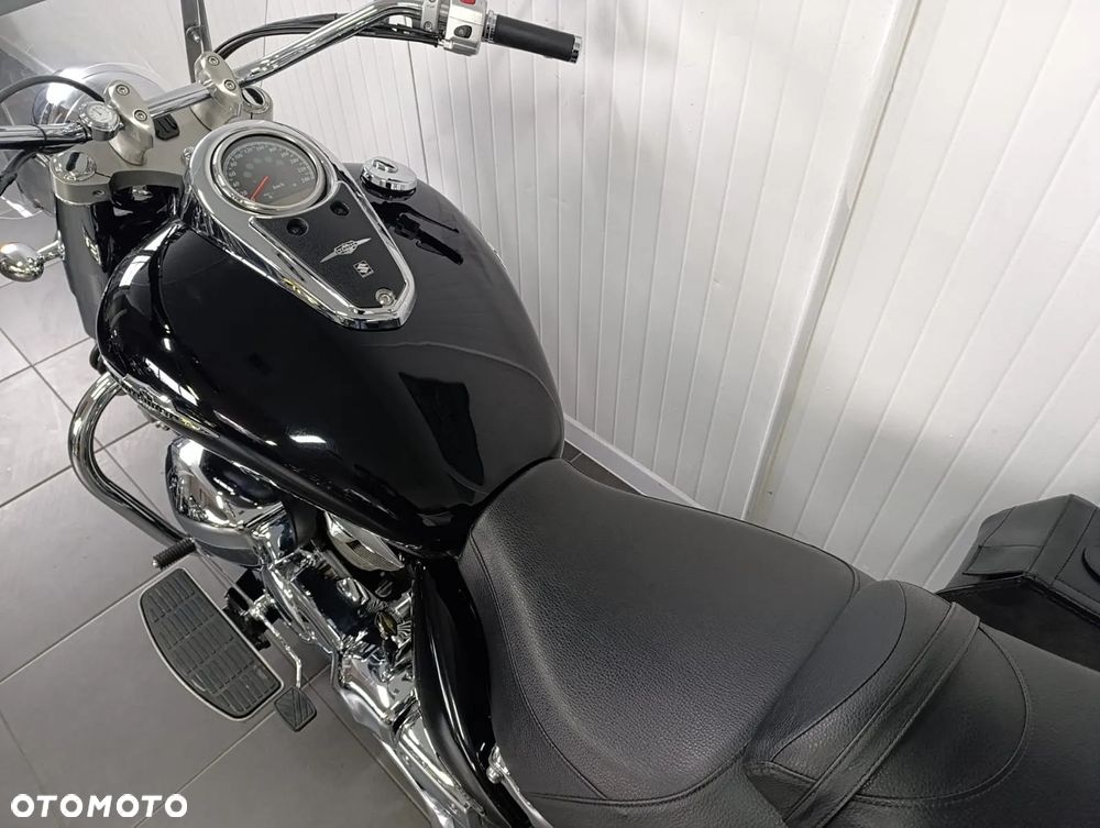 Suzuki Intruder - 11