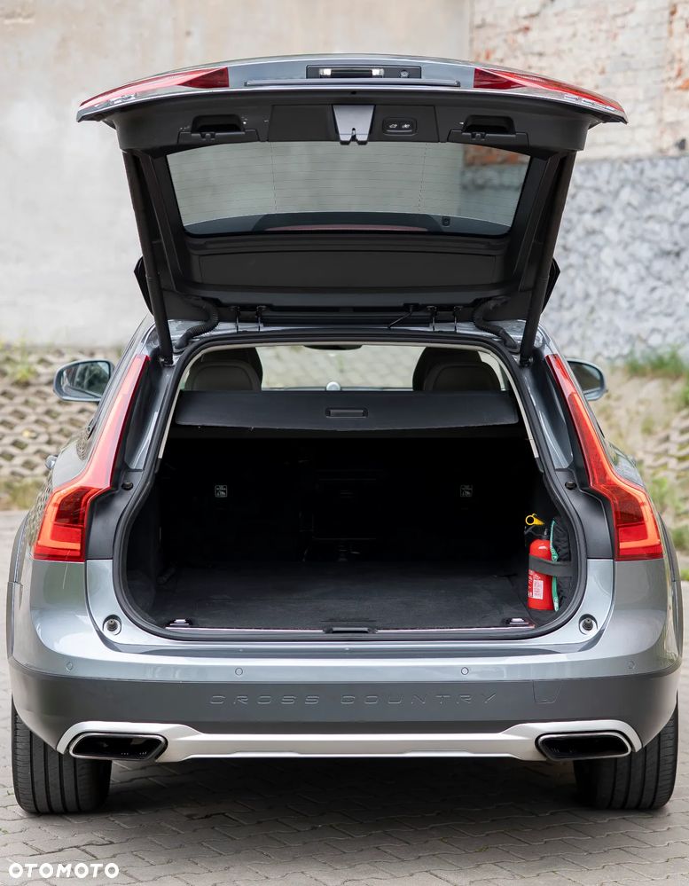 Volvo V90 Cross Country D5 AWD Pro - 31