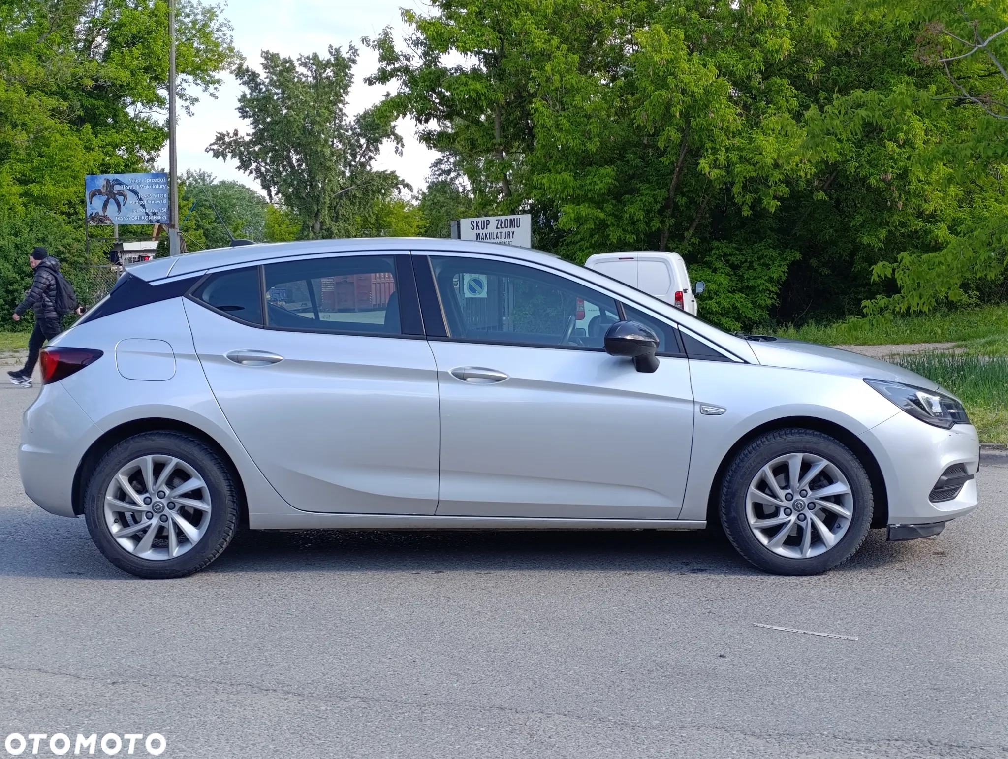 Opel Astra V 1.2 T Elegance S&S - 4
