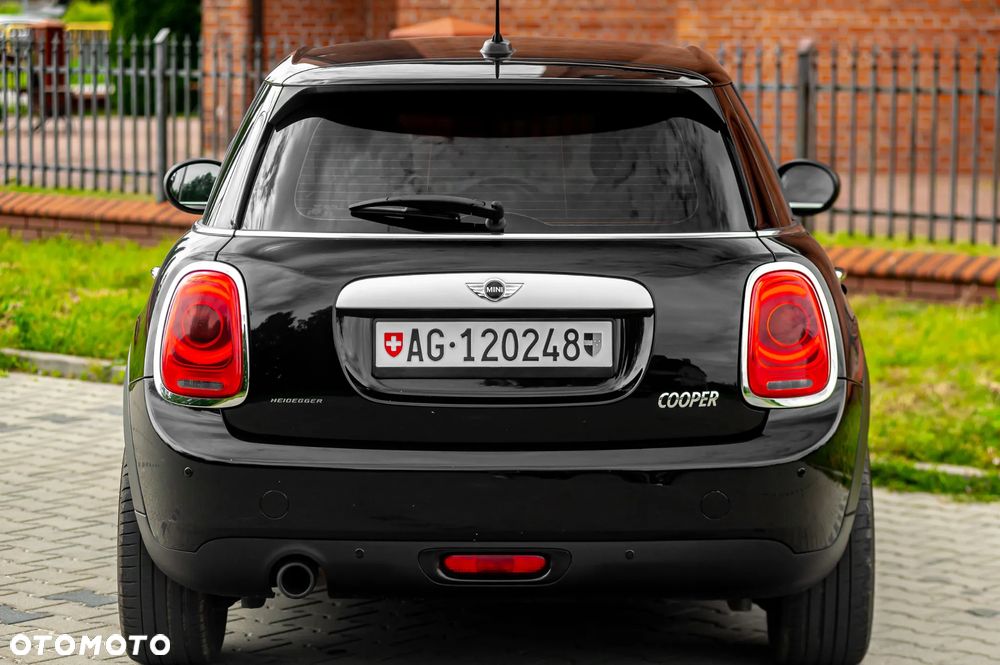 MINI Cooper Essential Trim - 18