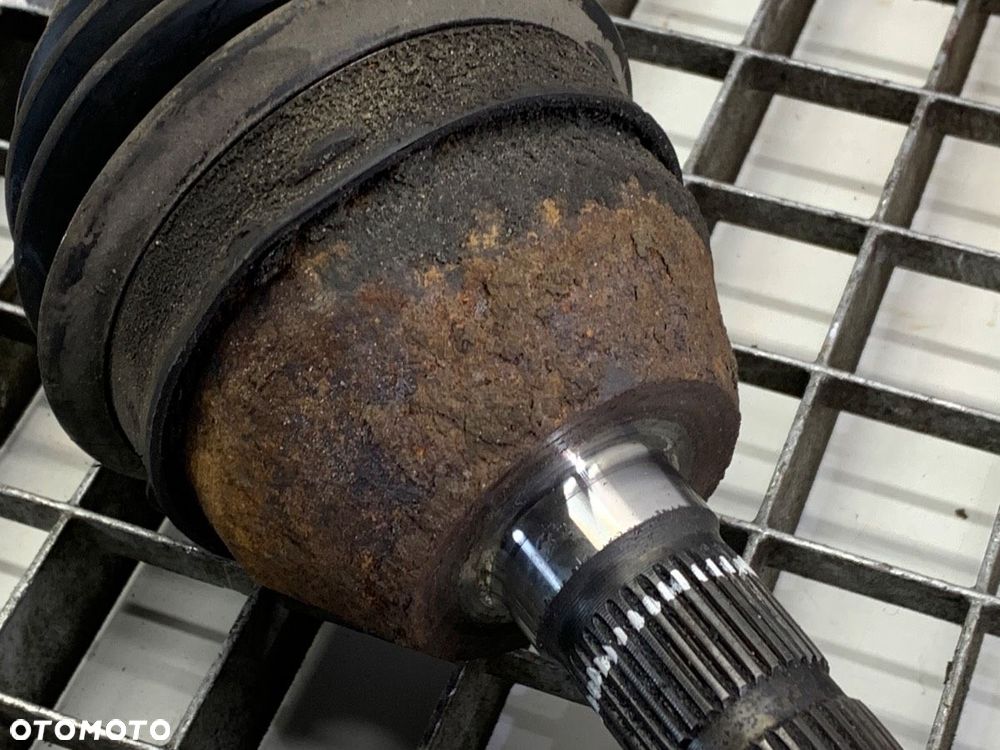 PÓŁOŚ LEWY PRZÓD  OPEL ASTRA H GTC (A04) 2005 - 2010 1.4 (L08) 66 kW [90 KM] benzyna 2005 - 2010 - 3