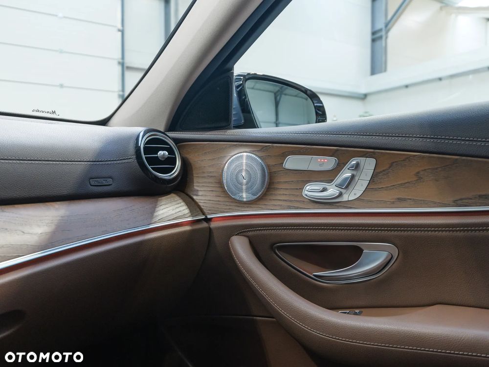 Mercedes-Benz Klasa E 220 d 4-Matic All-Terrain - 36