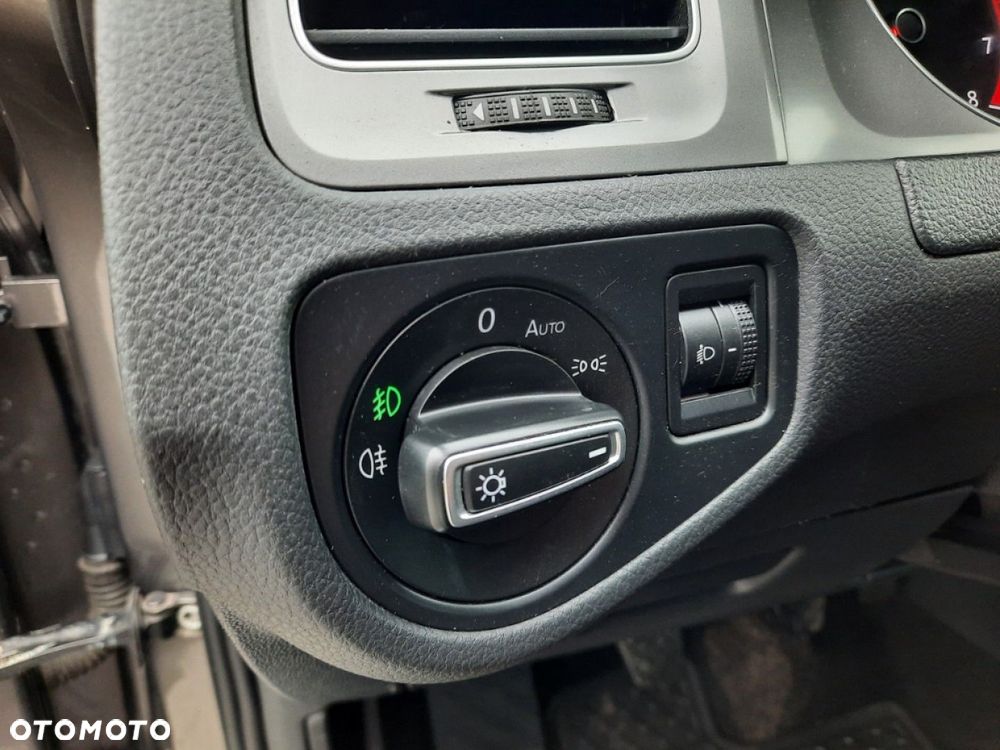 Volkswagen Golf - 25