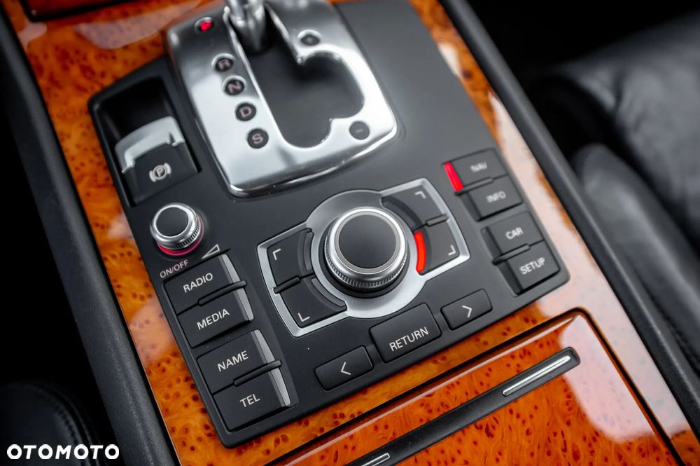 Audi A8 4.2 Quattro - 34