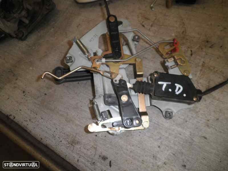 FECHADURA PORTA TRASEIRA DIREITA KIA CARNIVAL I - 1