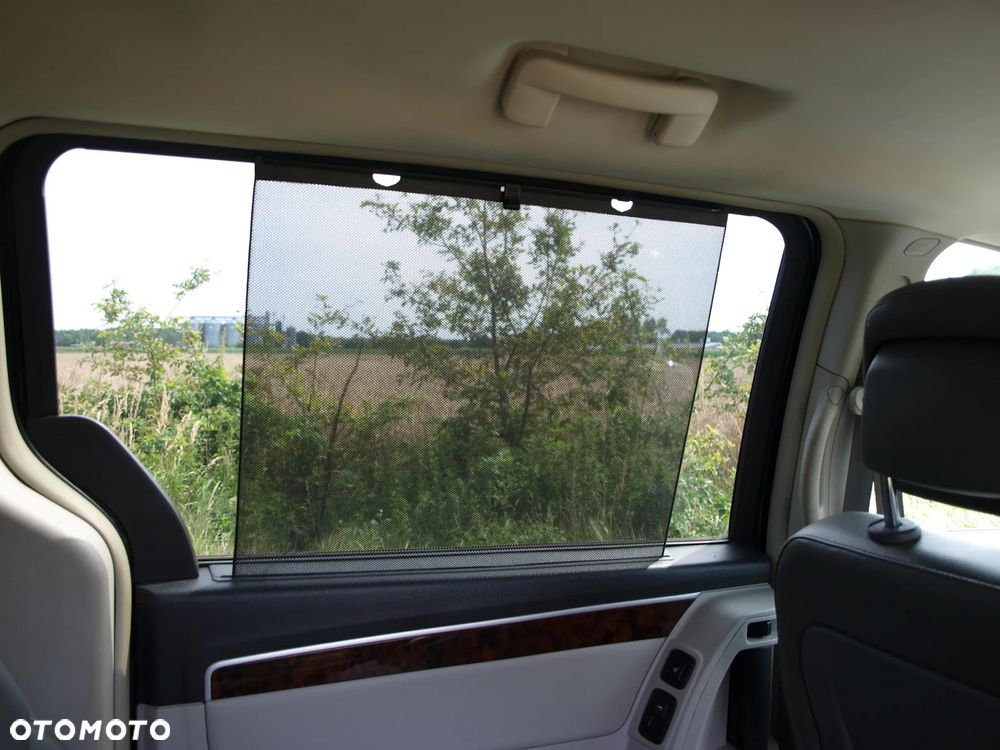 Volkswagen Routan - 28