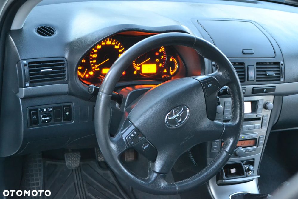 Toyota Avensis 2.0 VVT-i Executive - 34