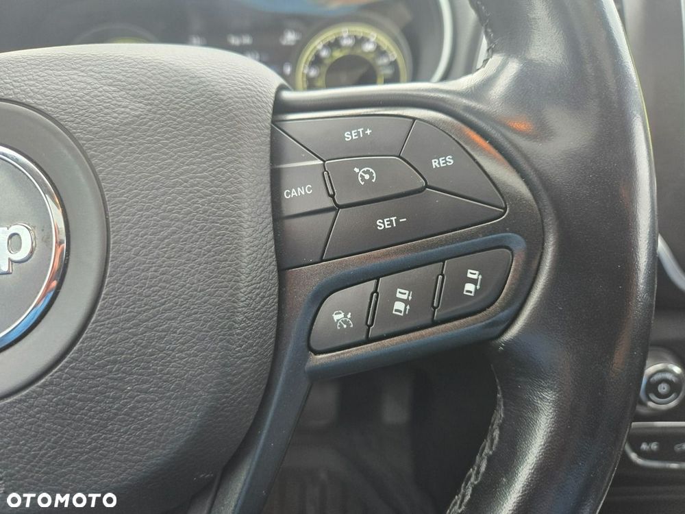 Jeep Cherokee - 29