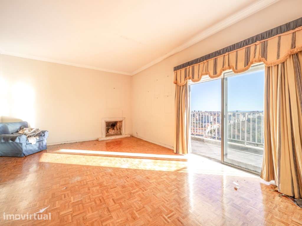 Apartamento T5 com varanda, para obras totais no Lumiar, Lisboa - Grande imagem: 5/21