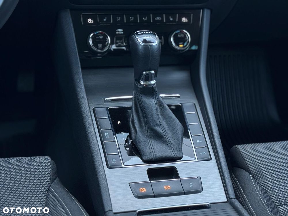 Skoda Superb 2.0 TDI SCR 4x4 Style DSG - 11