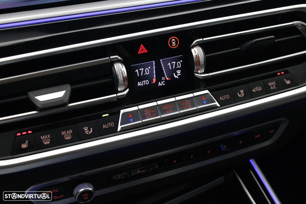 BMW X7 40 d xDrive Pack M — fotografia 30