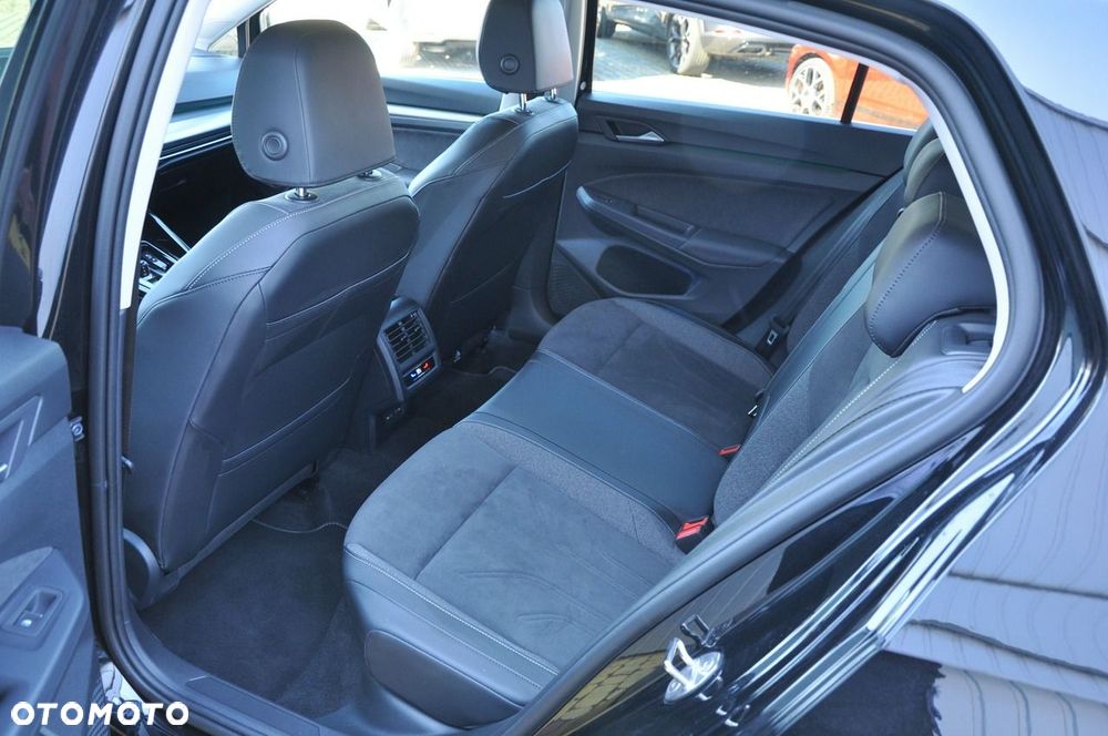 Volkswagen Golf 1.5 eTSI OPF DSG Style - 27