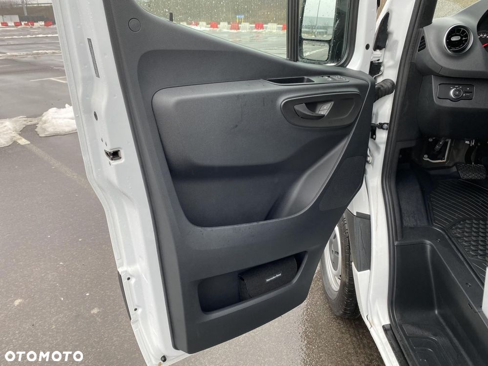 Mercedes-Benz Sprinter - 10