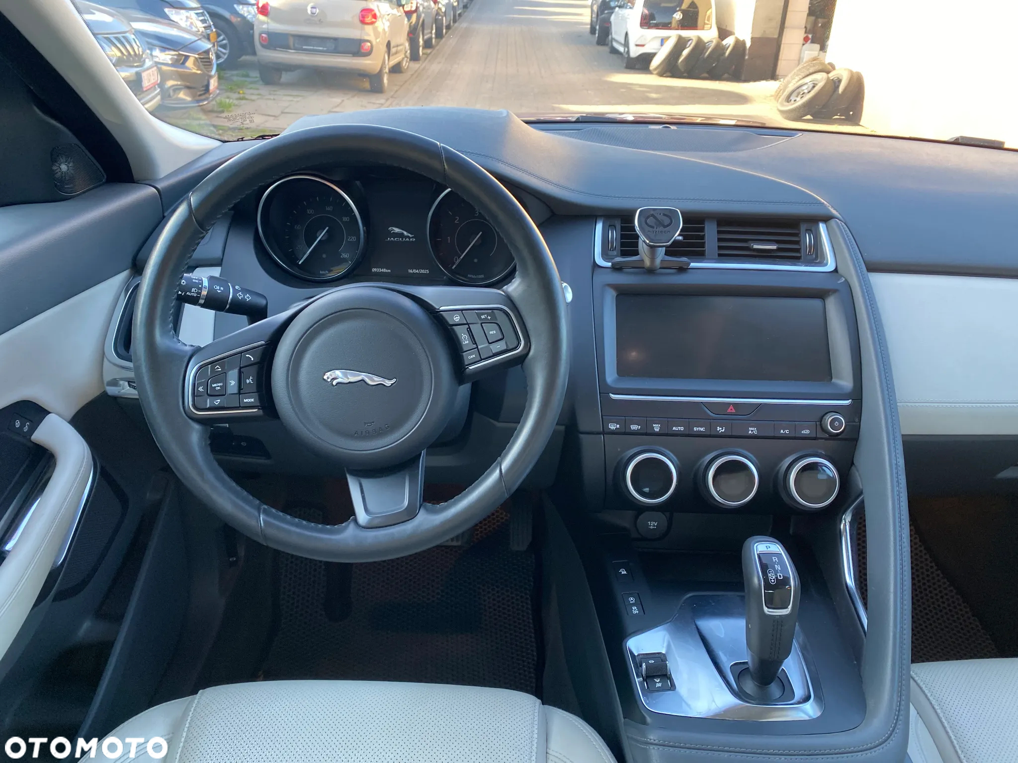 Jaguar E-Pace 2.0 i4D AWD R-Dynamic S - 9