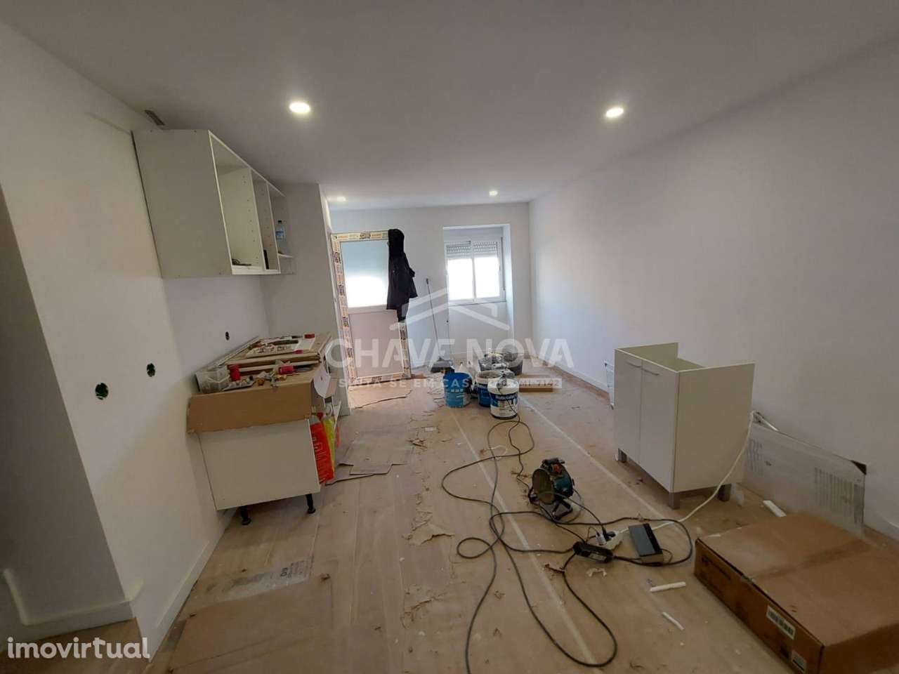 Sete T0's novos para venda em frente á estação do comboio de Valadares - Grande imagem: 2/24