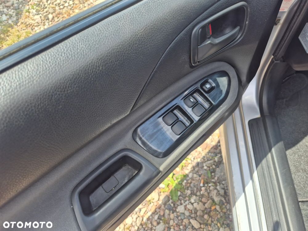 Mitsubishi Lancer 1.6 Intense - 12