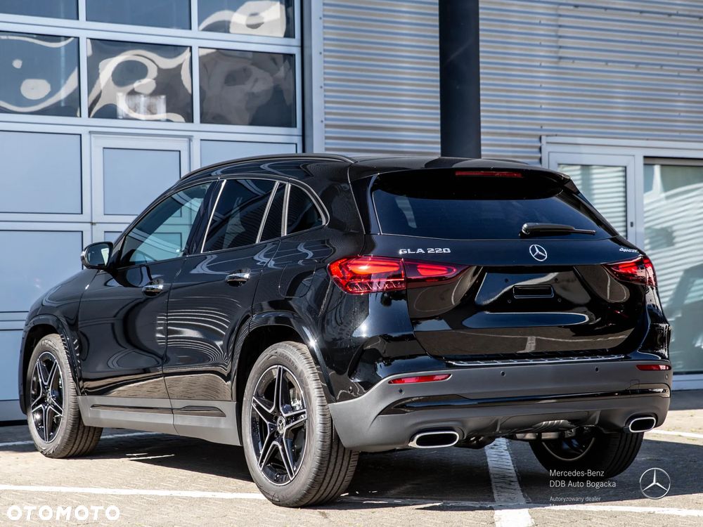Mercedes-Benz GLA 220 mHEV 4-Matic AMG Line 8G-DCT - 6