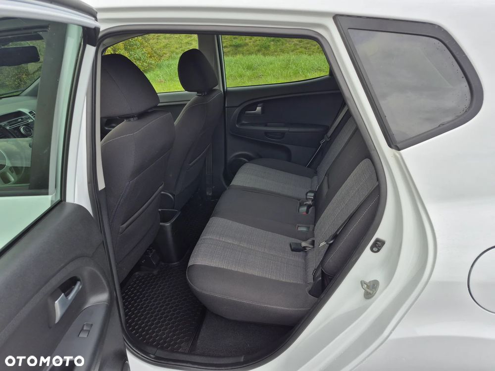 Kia Venga - 11