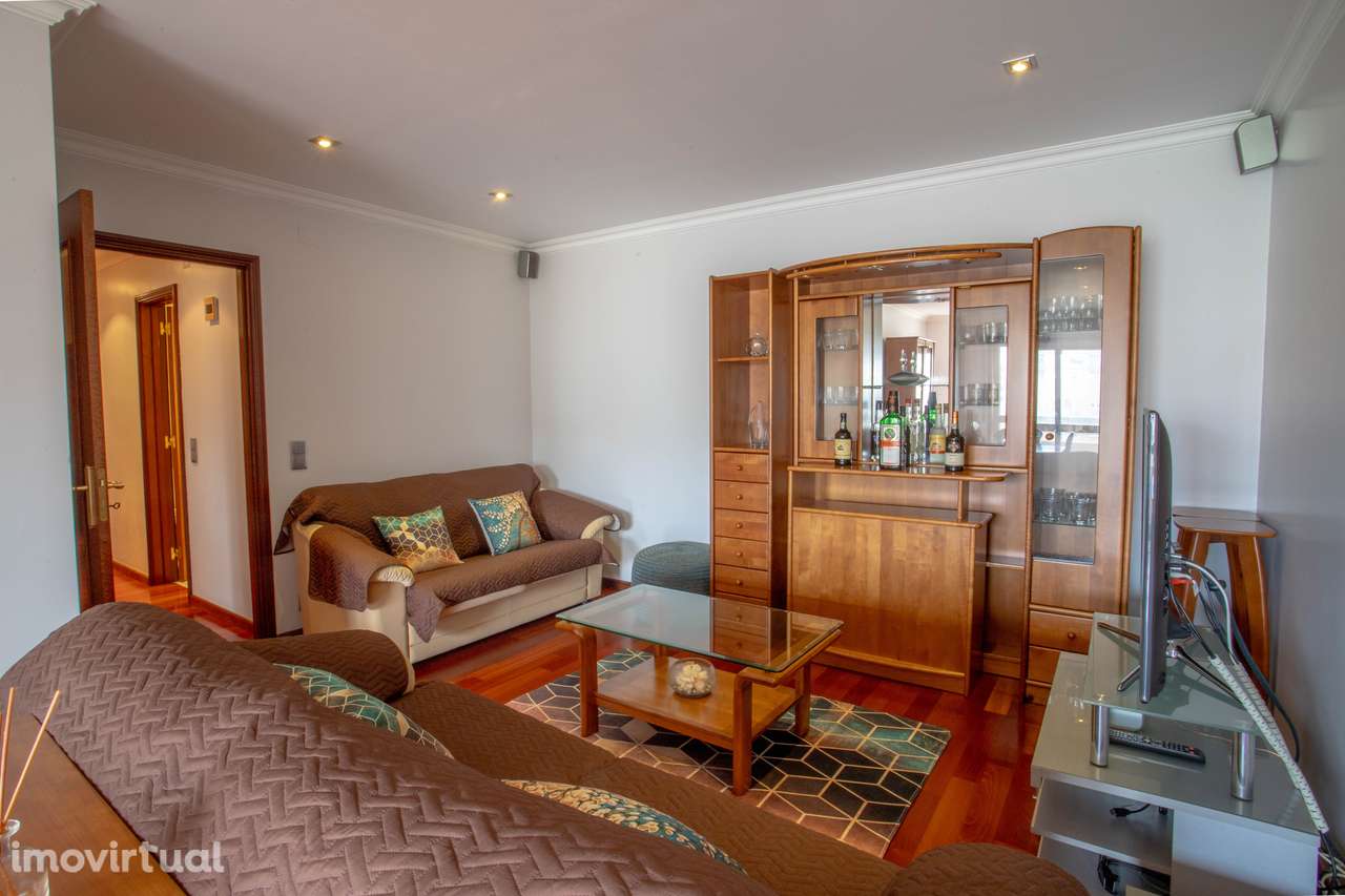 Apartamento T2 com Varanda e Garagem Box - Grande imagem: 2/43