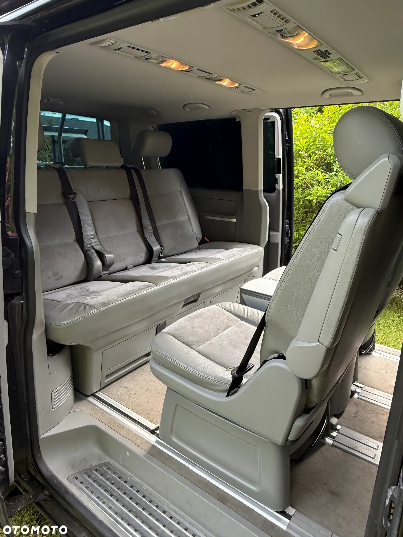 Volkswagen Multivan - 10