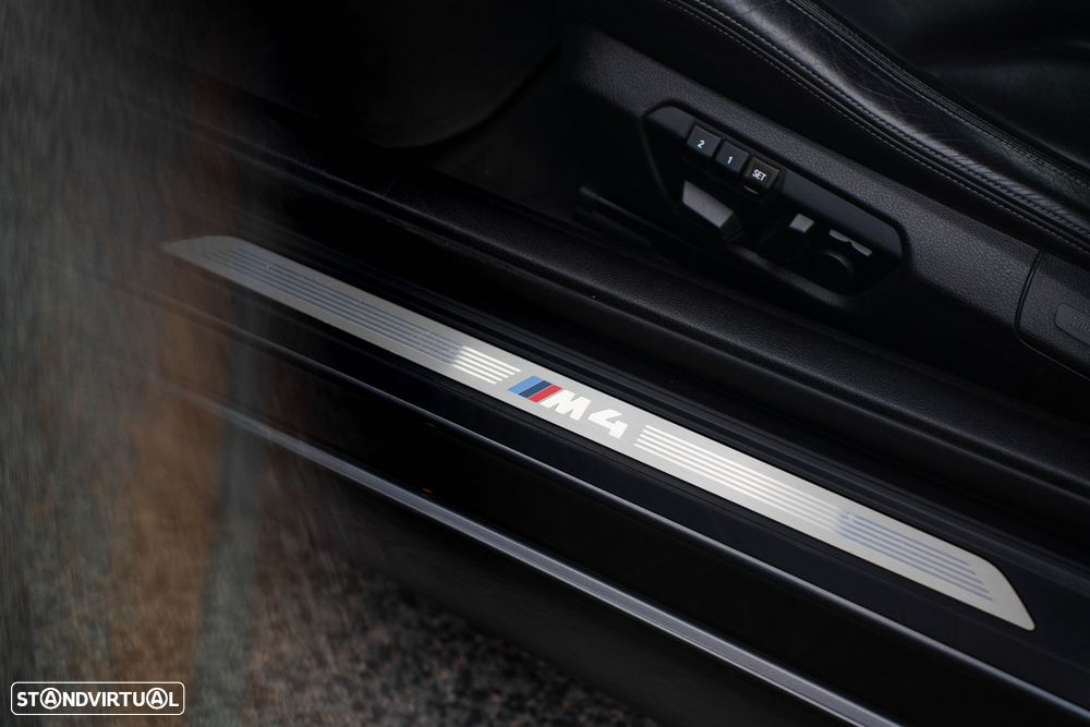 BMW M4 Auto - 34