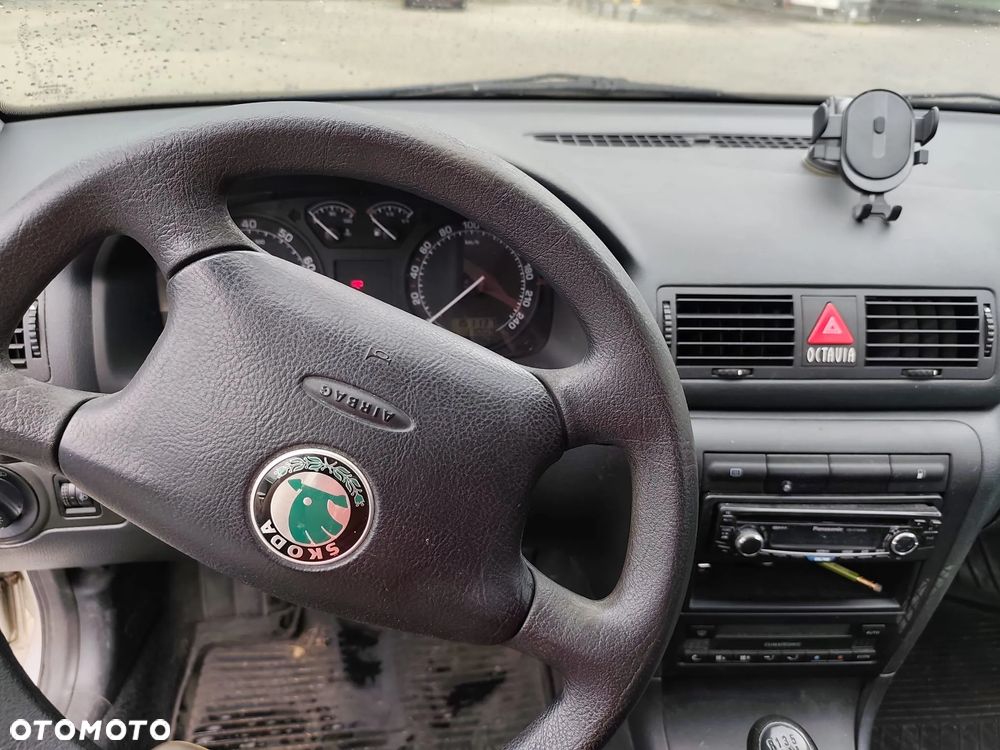 Skoda Octavia 1.6 Tour - 4