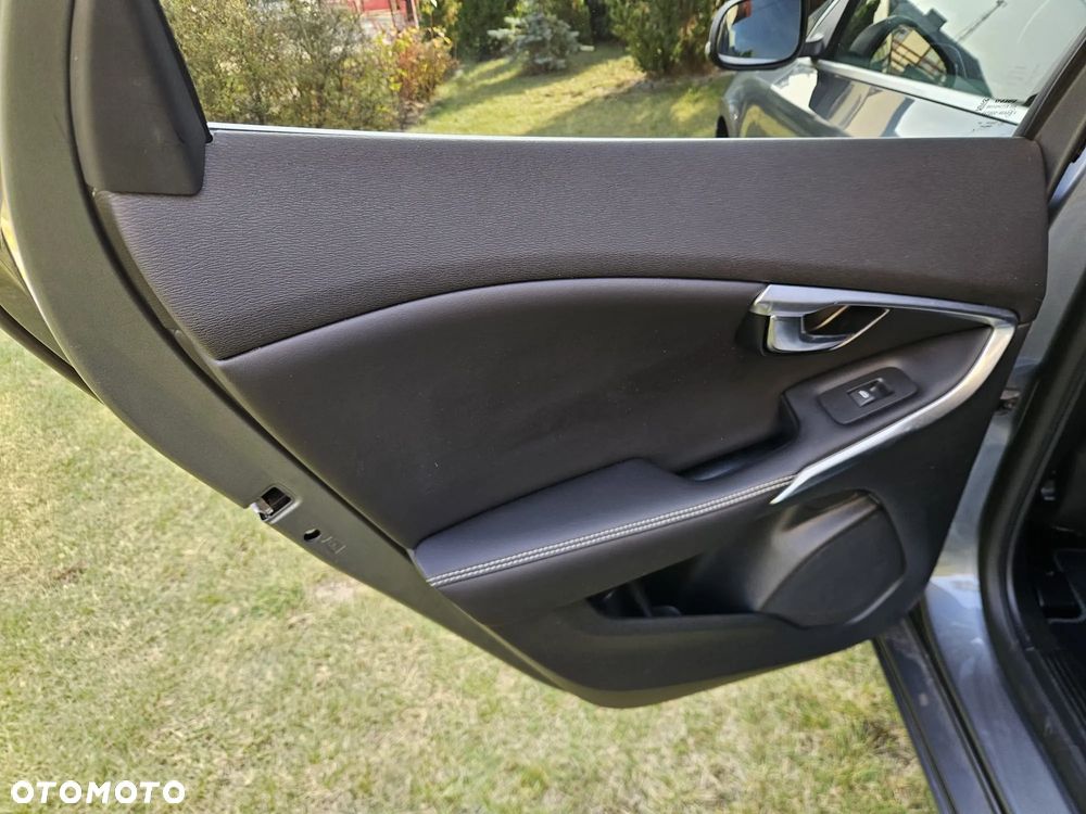 Volvo V40 T3 Drive-E R-Design Momentum - 27