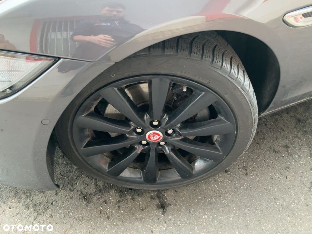 Jaguar XF 30d Prestige - 7