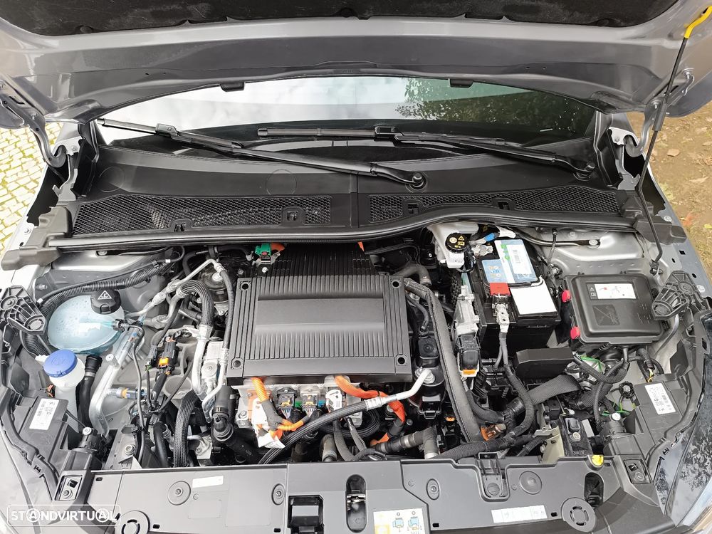 Peugeot e-208 Allure - 31