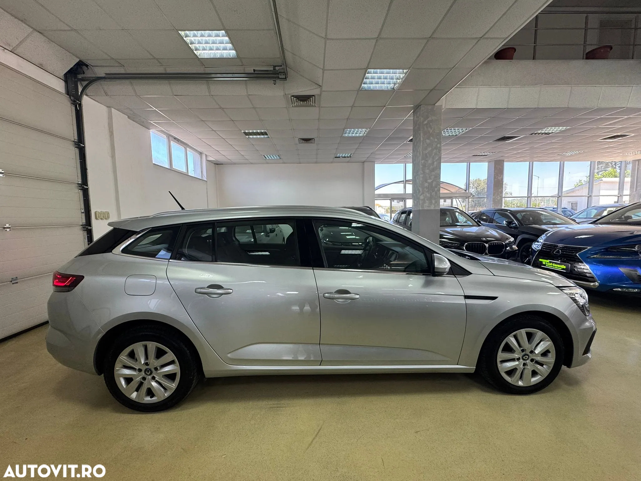 Renault Megane Grandtour E-TECH Plug-in 160 BUSINESS EDITION - 6