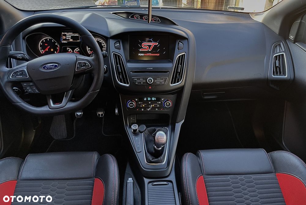 Ford Focus 2.0 EcoBoost ST-2 - 22